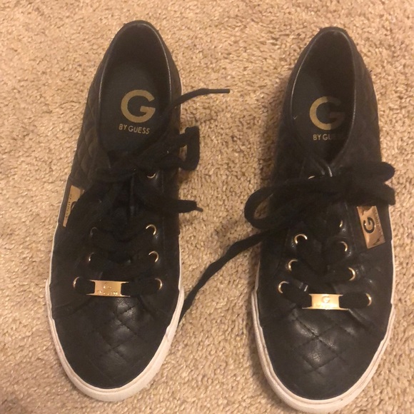 Guess Sneakers Size 7 - Picture 1 of 6